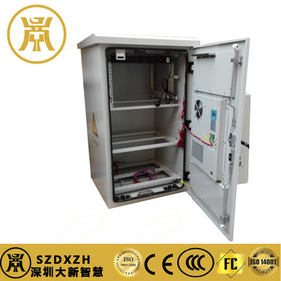 IP55 Armoire extérieure de télécommunications en poudre de revêtement de pôle de montage de boîtier avec système de refroidissement