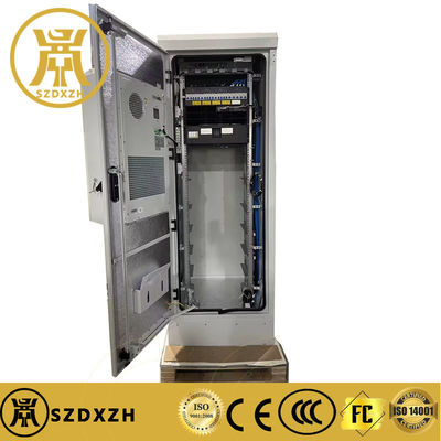 40U extérieur 19 Armoire à rayonnages résistant aux intempéries enceinte extérieure IP55 avec système de refroidissement et d'alimentation